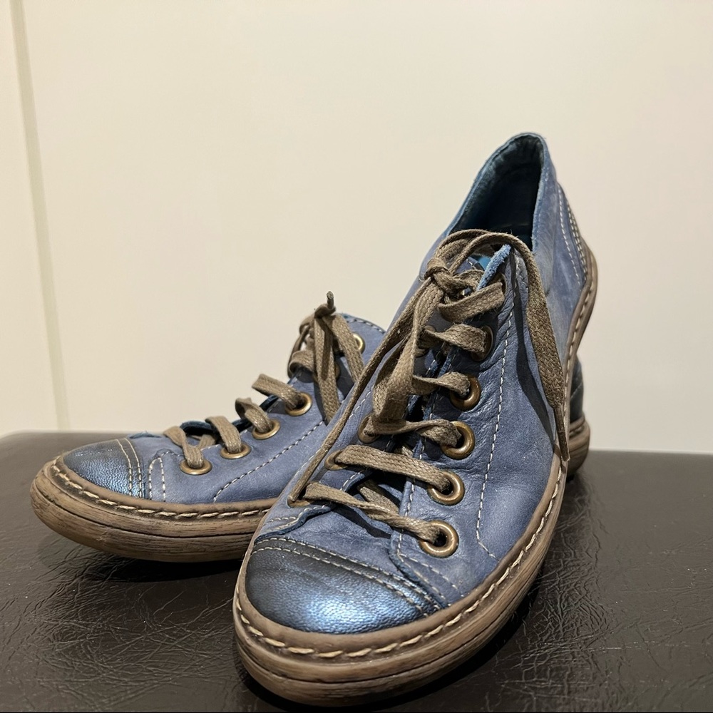 🇪🇸 Spanish All Leather Converse Sneakers (US 6)